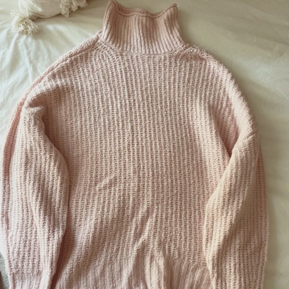 American Eagle Light Pink Sweater